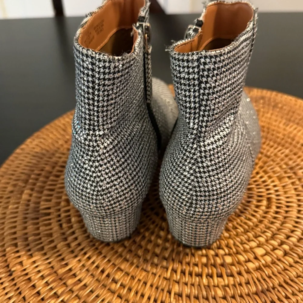 Kurt Geiger sophisticated houndstooth